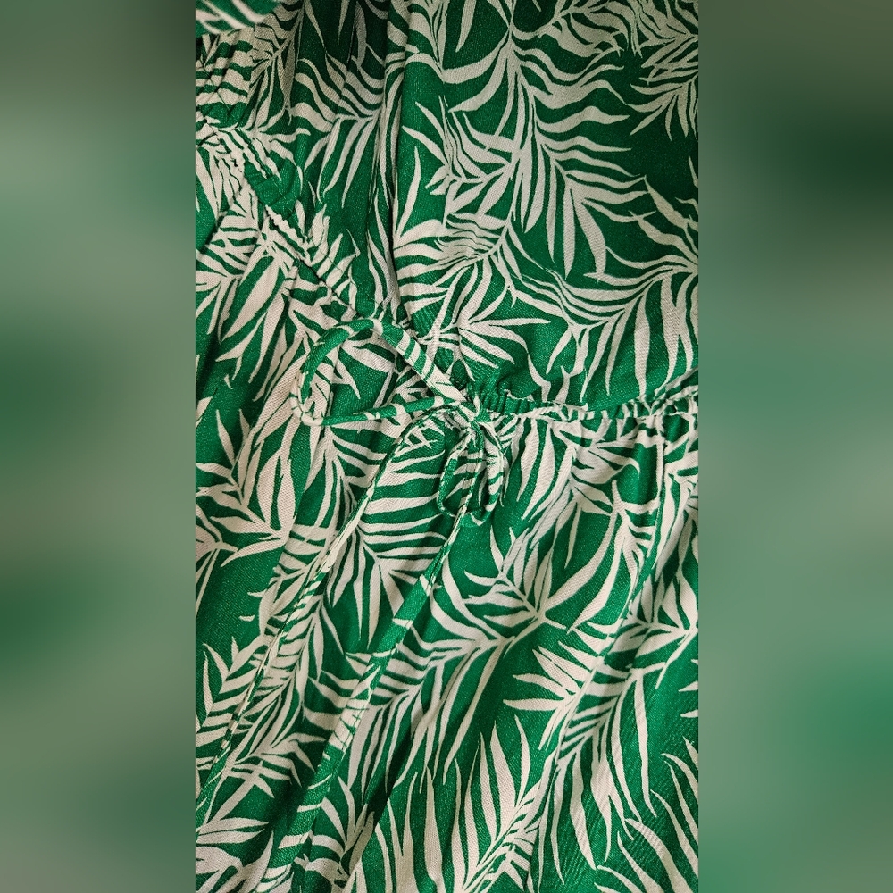 Leaf Print Maxi Dress - Picture 9 of 10